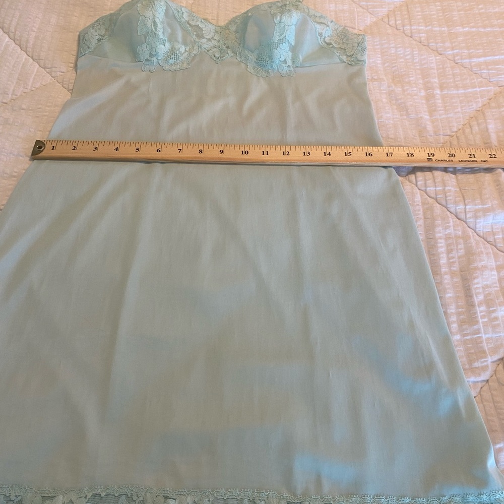 Vintage Vanity Fair mint green chemise slip nightgown with lace detailing. 36/M - Picture 6 of 10
